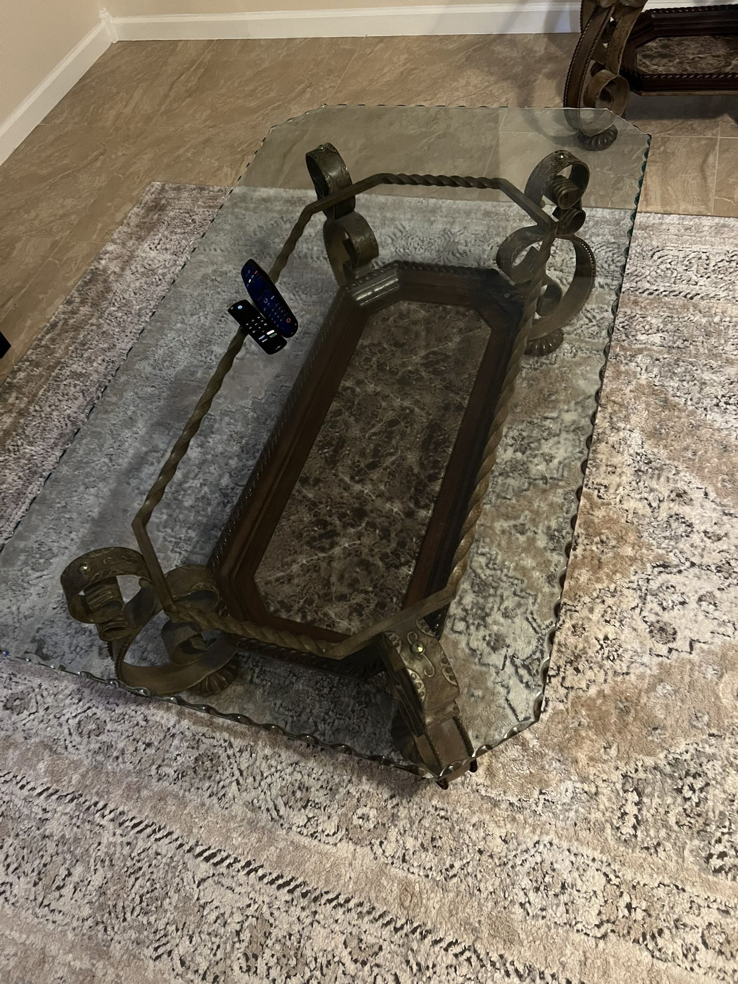 Coffe Table And 2 End Tables