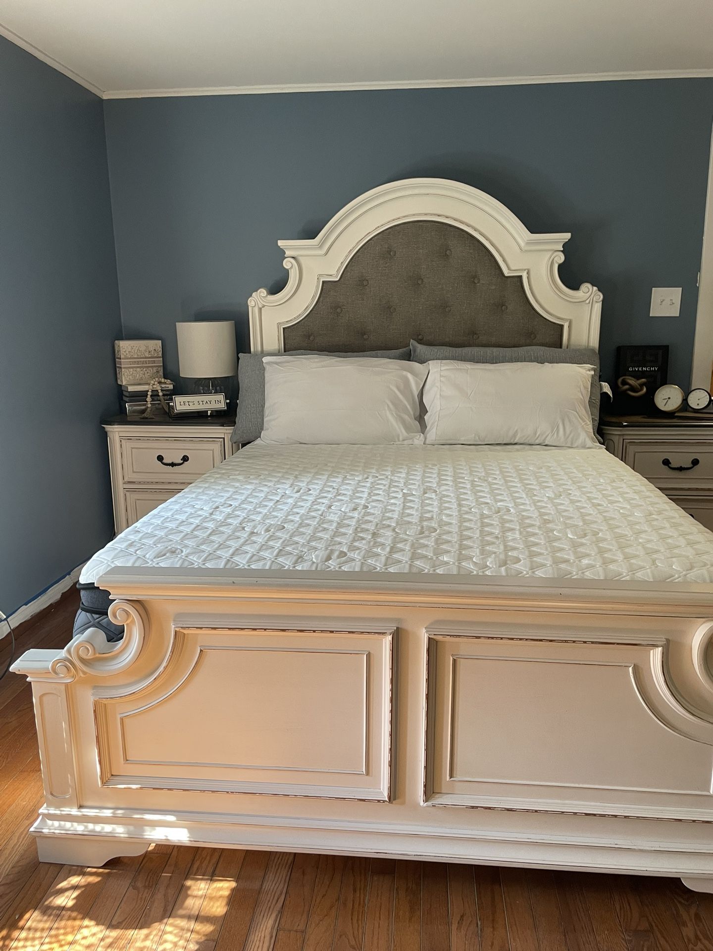 Queen Bedroom Set With 2 Nightstands