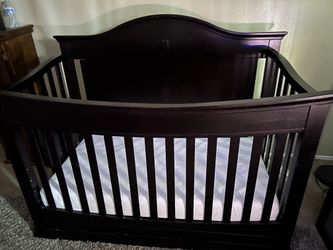 Davinci Convertible Crib And Mattress