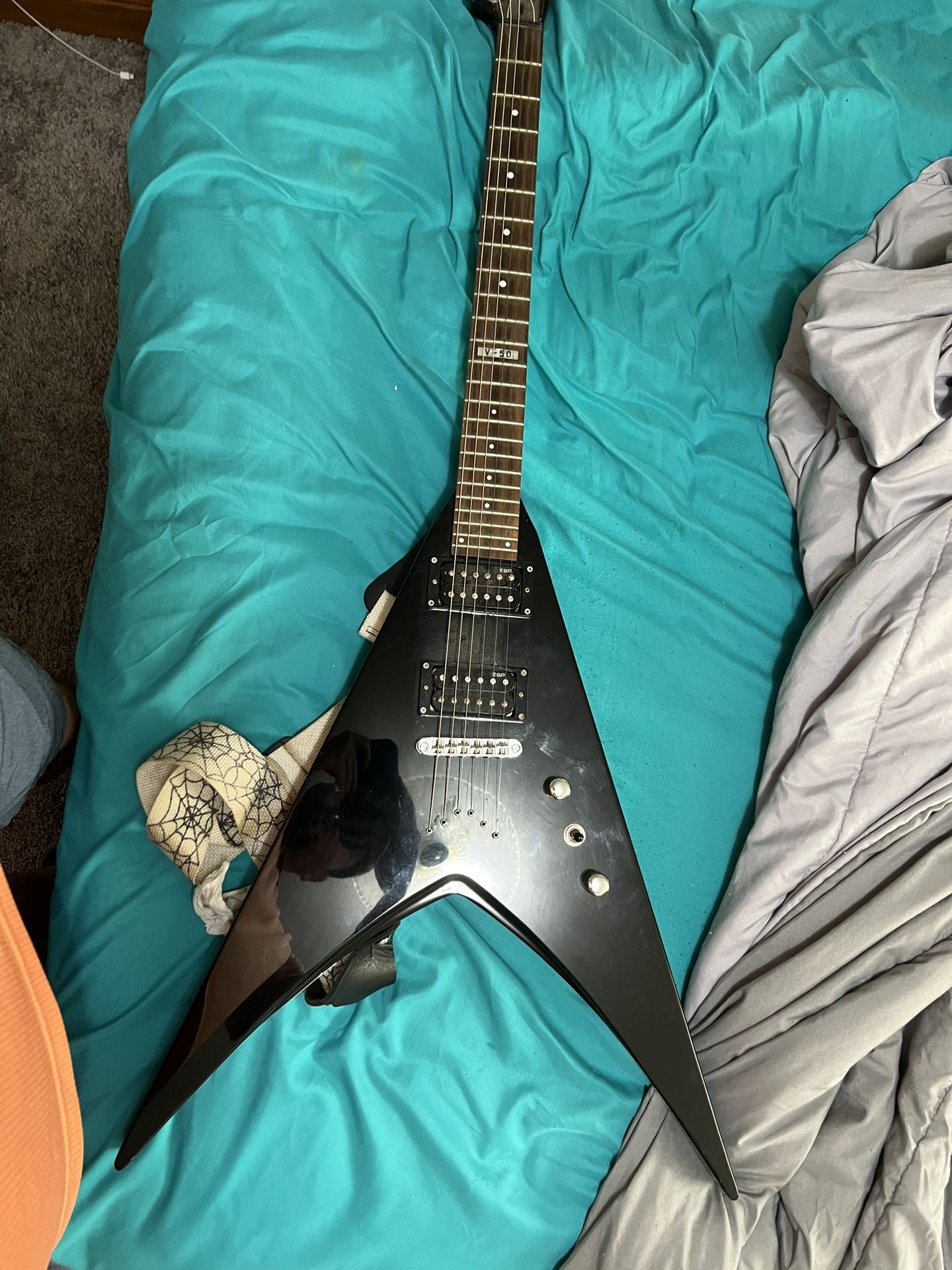 ESP V-50 Guitar