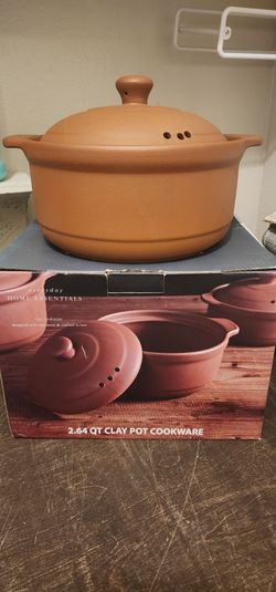 Clay cooking pot