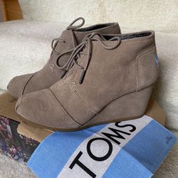 TOMS wedges Size 7