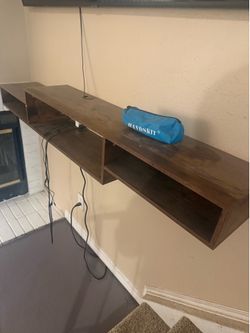 Floating shelf.