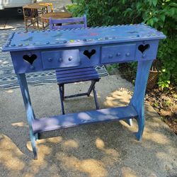 Colorful Desk With Dogs Painted On It Groomers Desk A D Chair