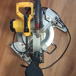  DeWalt 10"  Compound Miter Saw