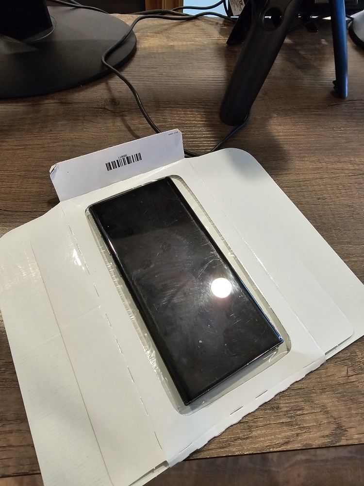 Samsung Galaxy Note 10+ 5G 512GB Phone (Used - Slightly Cracked)