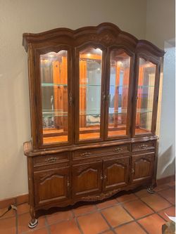 Stanley Furniture Solid Wood Lighted China Cabinet / Hutch