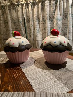 Ceramic Cupcake Coin Banks/ piggy bank Set of 2