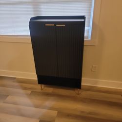Cabinets 