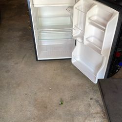 Mini refrigerator