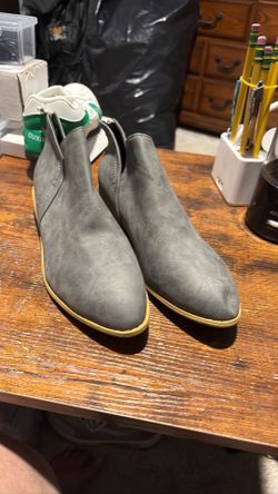 Female grey color low cut Swede boots