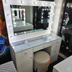 Last Minite Gift Vanity White W/ XL Hollywood Mirror $649 FREE STOOL