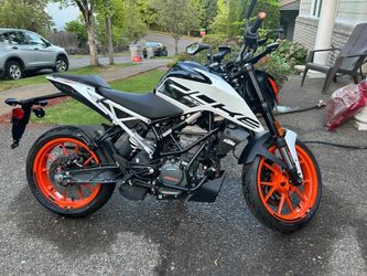 2022 KTM Duke 200 – Only 202 Miles – Like New