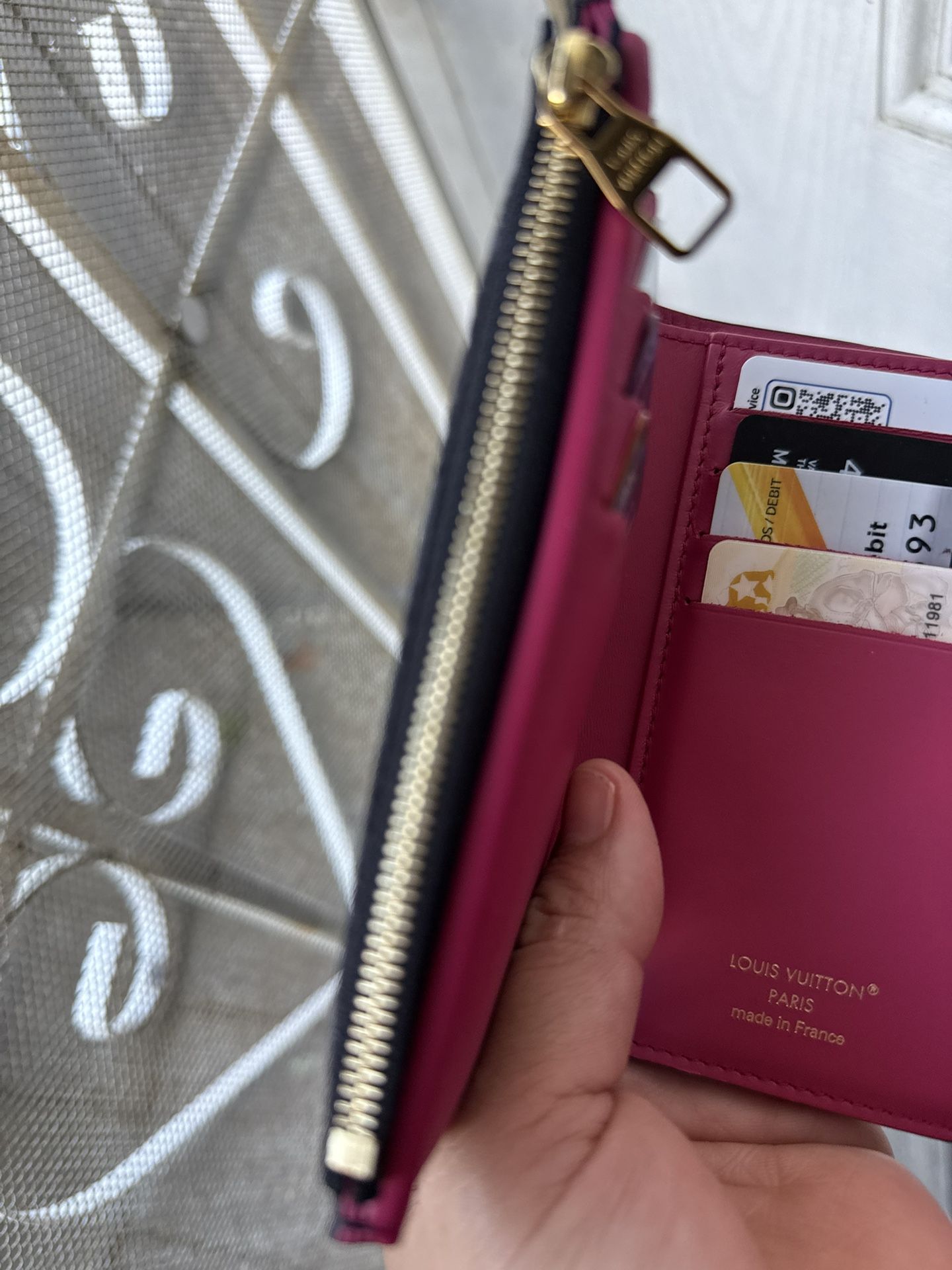 Louis Vitton Wallet Barely Use Box And Cloth Included