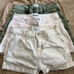 4 Pairs of girls shorts size 12-14 Or 24-26.