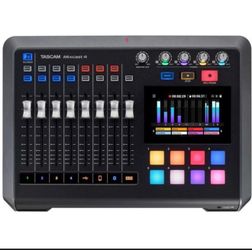 TASCAM Mixcast 4 Podcast