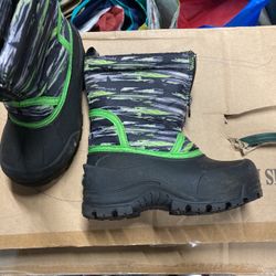 Snow boots Toddler Size 9 EUC