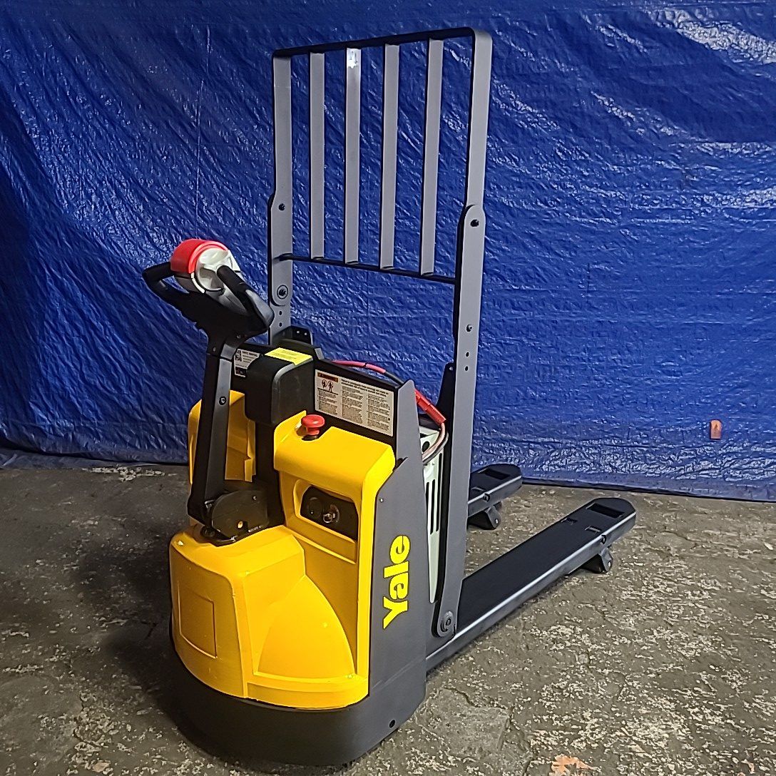 2015 Yale Electric Pallet Jack MPB045VG - 44