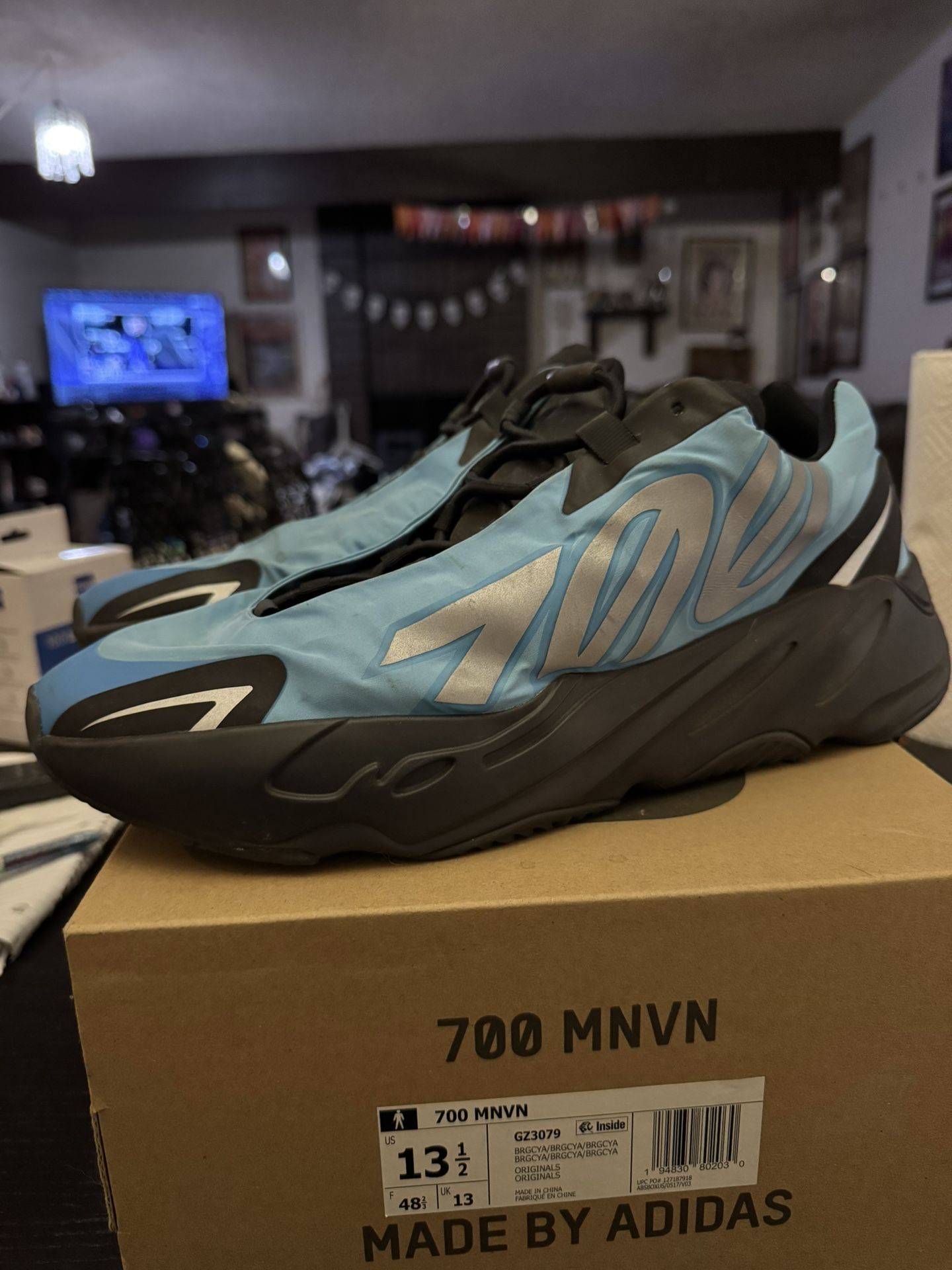 Yeezy 700 MNVN Cyan - sz 13.5