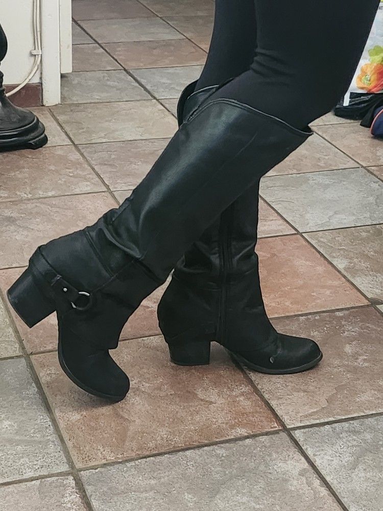 Womens Boots Size 9