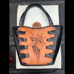 Vintage 100% Leather Handbag. 