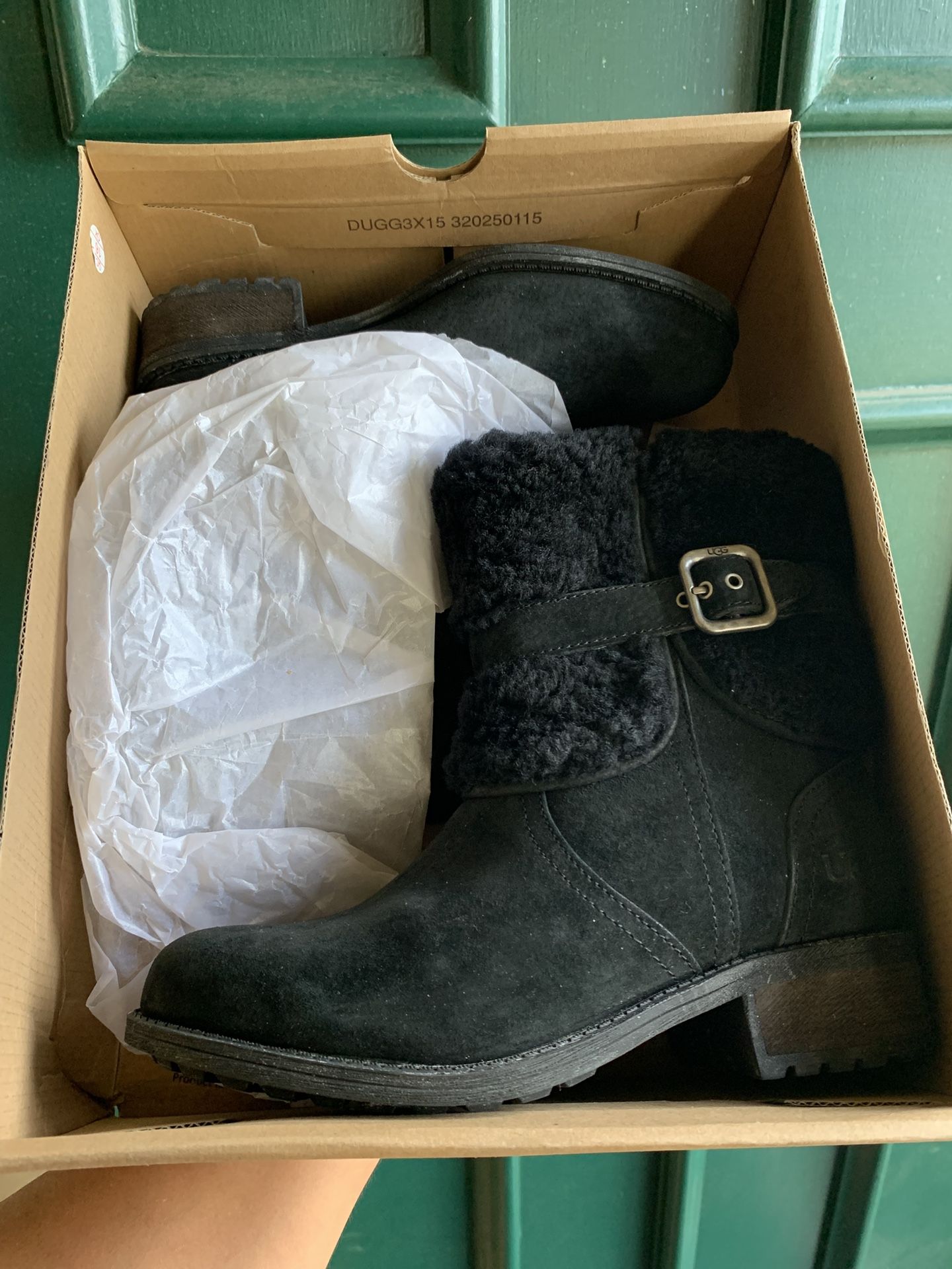 Brand new and original Uggs for young adults / girls size 5.5