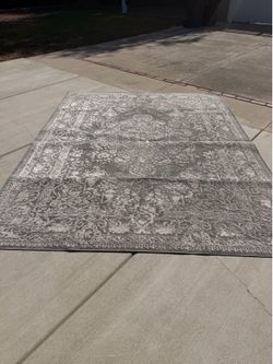 8’x10’ rug in good condition