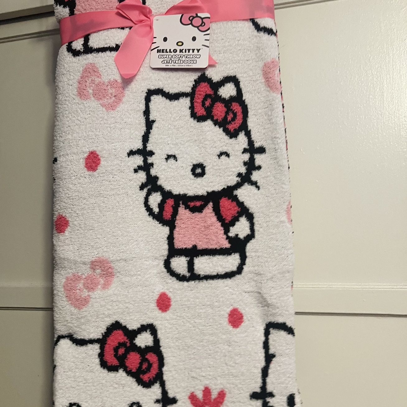 Hello Kitty Súper Soft Throw Blanket 