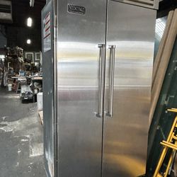 Viking Professional Refrigerator Freezer (VCSB Series)