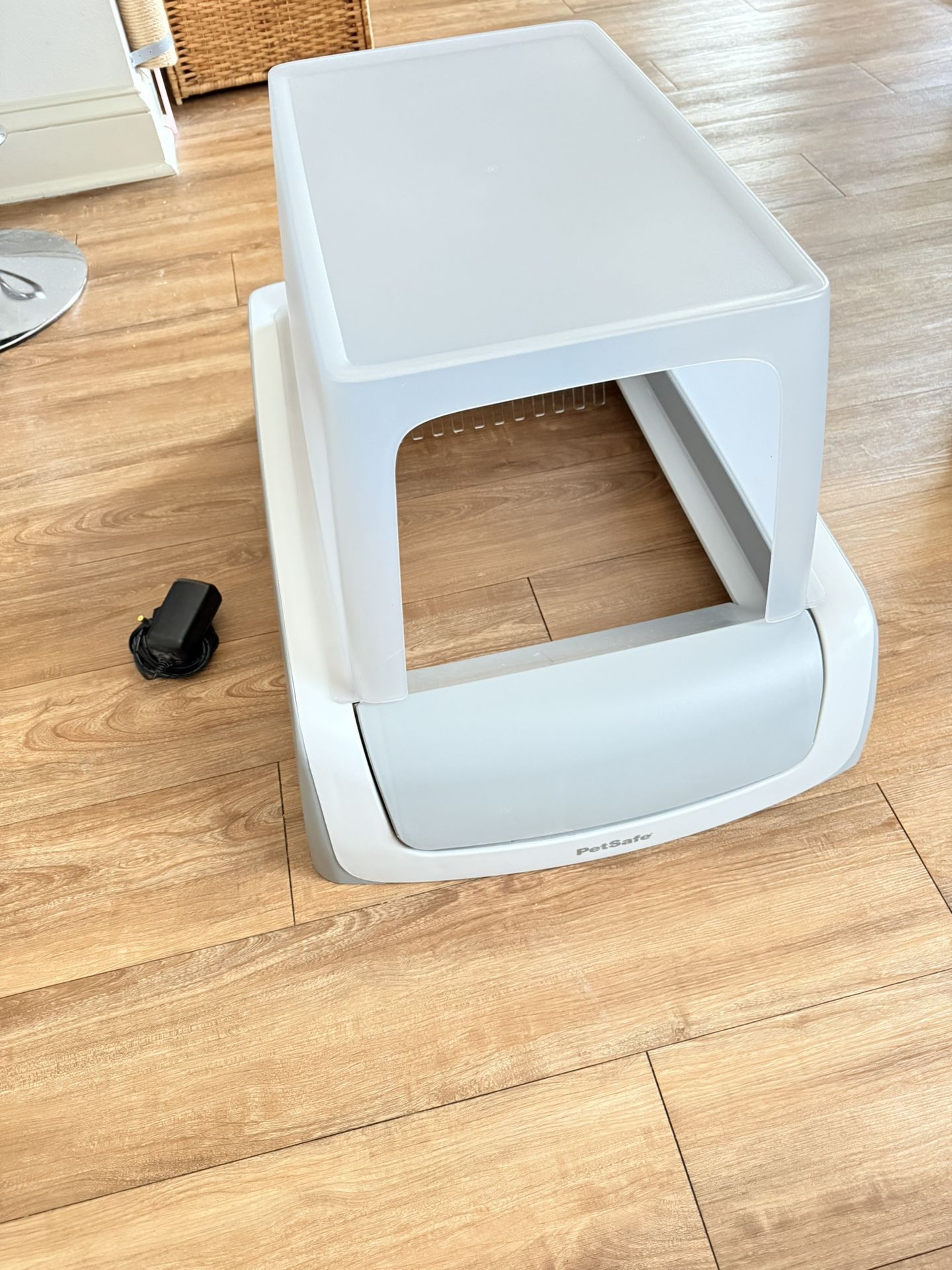 PetSafe ScoopFree Automatic Self-Cleaning Cat Litter Box