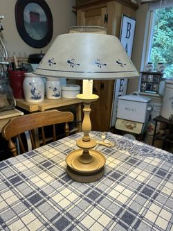 Vintage Tole Granny Core Table Lamp
