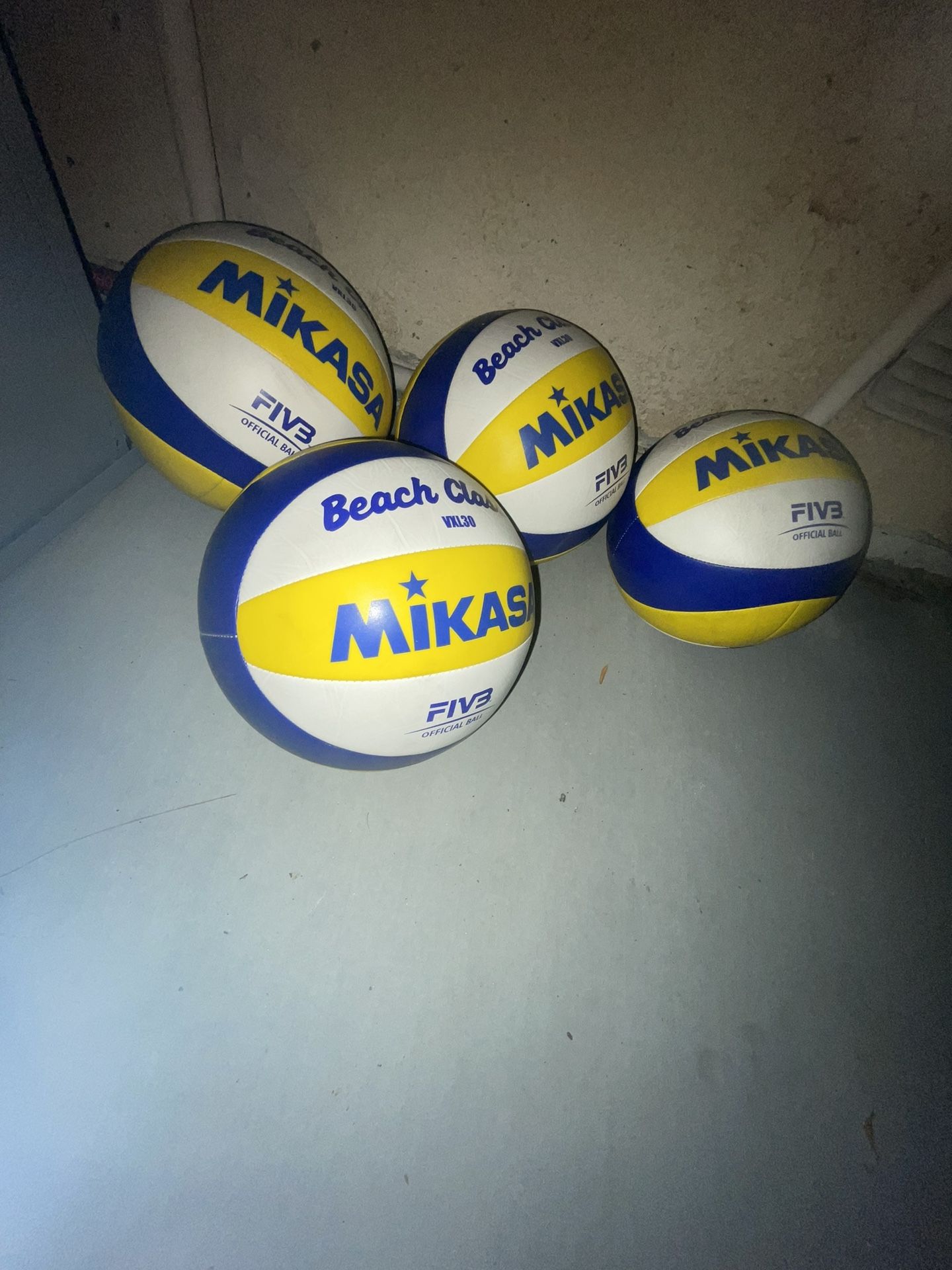 Mikasa VXL30 Replica Olympic Beach Classic Volleyball