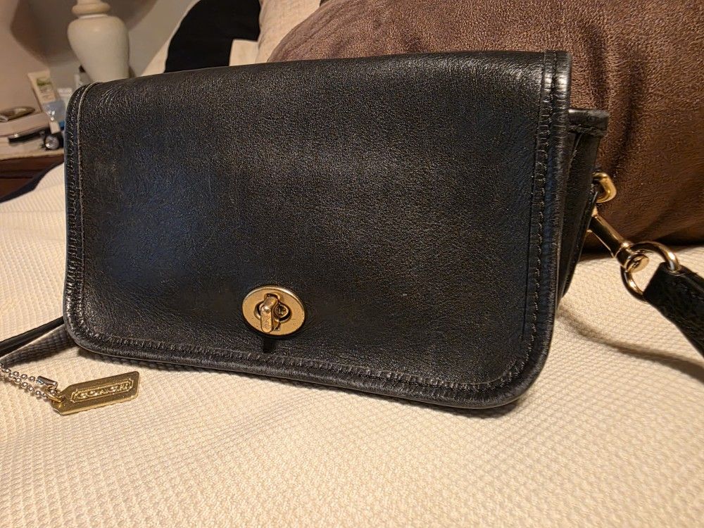 Coach Bkack Saddle Leather Crossbody Bag Shoulder Bag Handbag Purse 8" X 5" X 2"