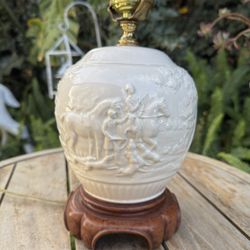 Vintage Wedgwood fox hunt lamp glazed ceramic wood bottom WORKS
