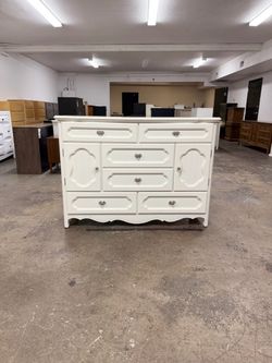 White 6 Drawer Dresser with Storage
