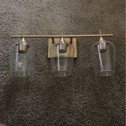 Bathroom Litgh Good Condition 