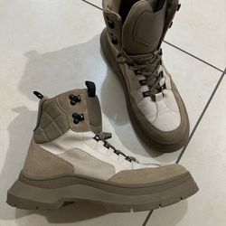 Zara Women’s Boots Size 9