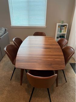 Room and Board Ventura Dining Table & 6 Chairs with extension in walnut