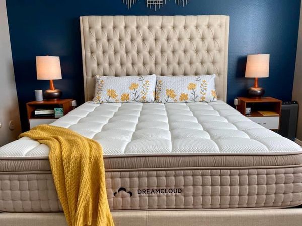 Dreamcloud Luxury Hybrid King Mattress, bed for Sale in
