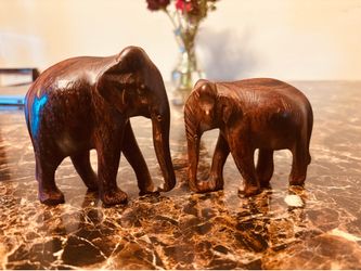 Wooden figures of elephants (2)