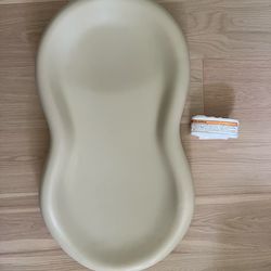 Keekaroo Peanut Baby Changer -  Vanilla