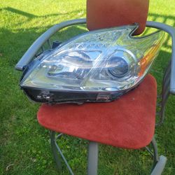 2013 Toyota Prius Drivers Side Headlight Assembly