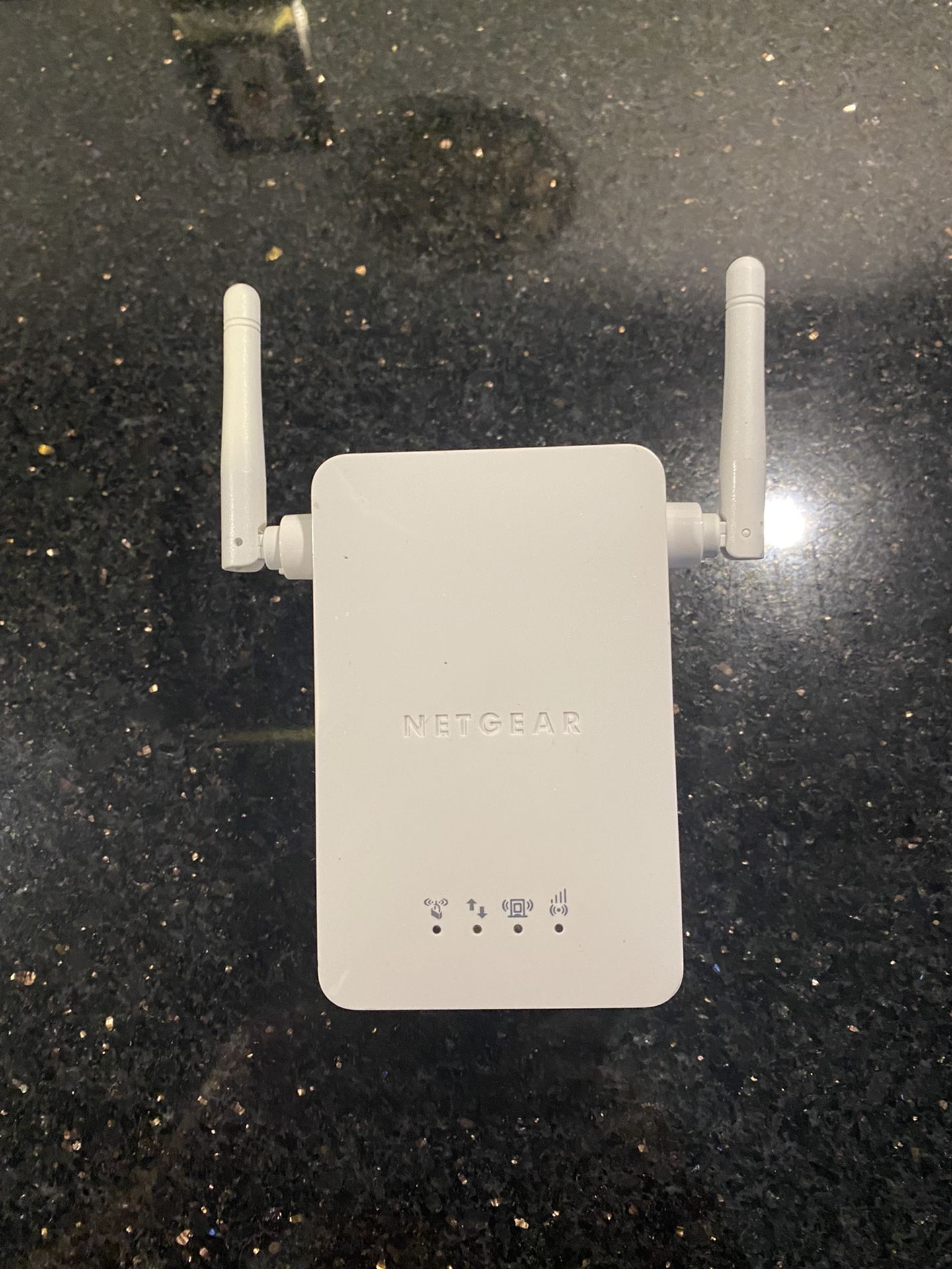 NETGEAR WN3000RP Universal WiFi Range Extender with Ethernet Port