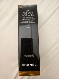 Chanel LIMITED EDITION collection of 3 Essential Brushes in 143 Diva