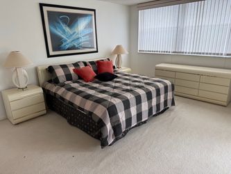Bedroom set including the mattress