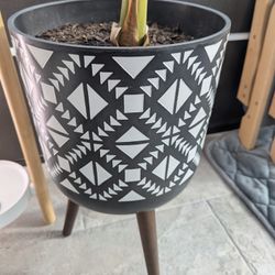 Standing beautiful fiber clay indoor pot with drainage