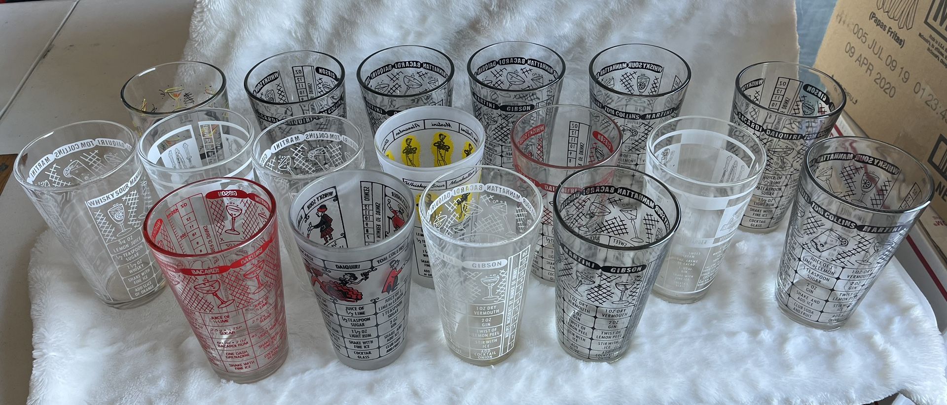 Vintage Cocktail Shakers AND Pint Glasses. 31 Pieces for Sale in Sumner