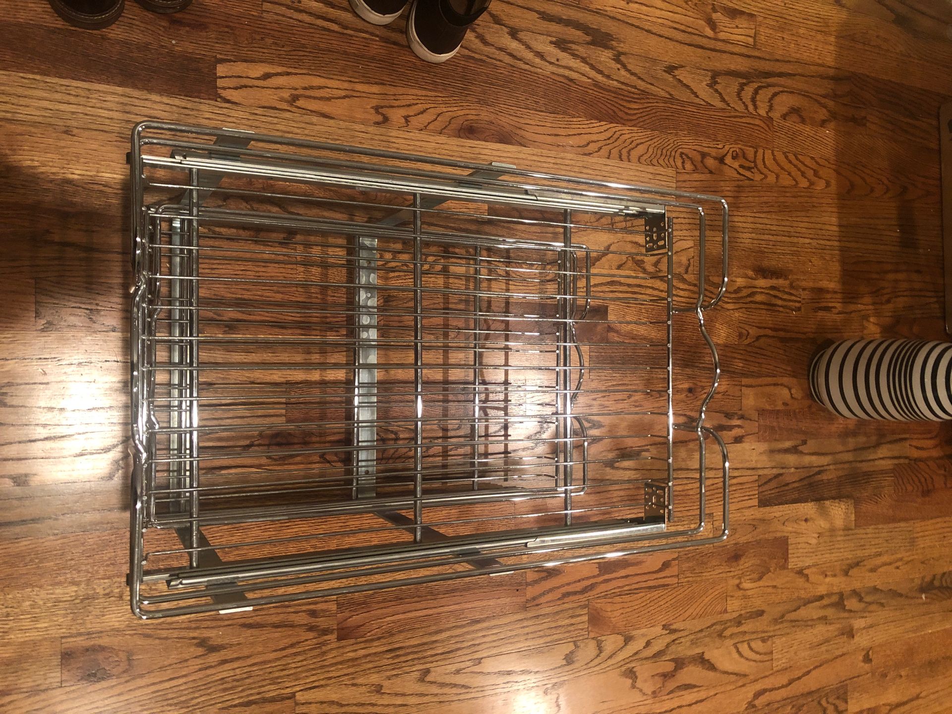 Shelf organizer