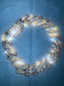 Iced Out Cuban link Bracelet -8.5"Silver tone/ W// Unisex -Price$55.00 OBO