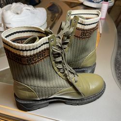 Woman’s Boots 